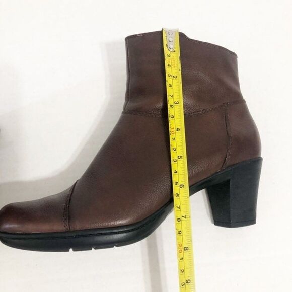 Clarks Brown Leather Side Zip Ankle Fashion Boots Size 8.5M - Picture 9 of 9